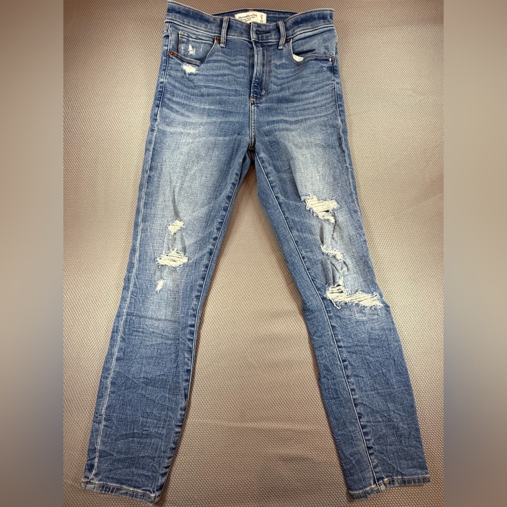 Abercrombie & Fitch Women’s Super Skinny Ankle High Rise Distressed 27/4